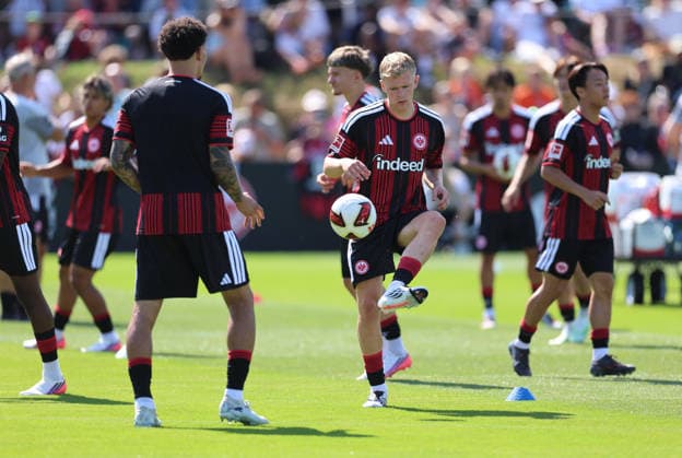 13.07.2026, Fussball Training, Eintracht Frankfurt, v.l., Jonathan Burkardt (Eintracht Frankfurt) DFL DFB REGULATIONS PROHIBIT ANY USE OF PHOTOGRAPHS AS IMAGE SEQUENCES AND OR QUASI-VIDEO. xdcx *** July 13, 2026, Soccer Practice, Eintracht Frankfurt, from left: Jonathan Burkardt, Eintracht Frankfurt. DFL and DFB regulations prohibit any use of photographs as image sequences and or quasi-video. xdcx Copyright: HMBxMedia Claus