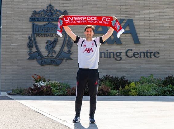 Football - Liverpool s new head coach Andoni Iraola KIRKBY, ENGLAND - Thursday, May 14, 2026: Liverpool s head coach Andoni Iraola poses for an official photocall ahead of his first press conference, PK, Pressekonferenz at the AXA Training Centre. (Photo by David Rawcliffe Propaganda) KIRKBY AXA Training Centre MERSEYSIDE ENGLAND  Copyright: xDavidxRawcliffex P2026-07-13-Liverpool_Andoni_Iraola