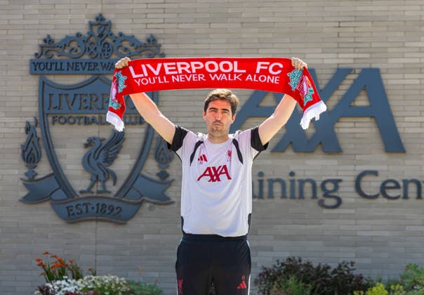 Football - Liverpool s new head coach Andoni Iraola KIRKBY, ENGLAND - Thursday, May 14, 2026: Liverpool s head coach Andoni Iraola poses for an official photocall ahead of his first press conference, PK, Pressekonferenz at the AXA Training Centre. (Photo by David Rawcliffe Propaganda) KIRKBY AXA Training Centre MERSEYSIDE ENGLAND  Copyright: xDavidxRawcliffex P2026-07-13-Liverpool_Andoni_Iraola-3