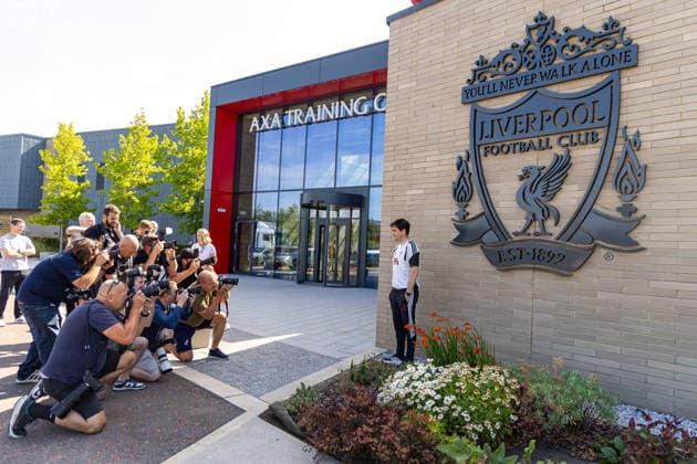 Football - Liverpool s new head coach Andoni Iraola KIRKBY, ENGLAND - Thursday, May 14, 2026: Liverpool s head coach Andoni Iraola poses for an official photocall ahead of his first press conference, PK, Pressekonferenz at the AXA Training Centre. (Photo by David Rawcliffe Propaganda) KIRKBY AXA Training Centre MERSEYSIDE ENGLAND  Copyright: xDavidxRawcliffex P2026-07-13-Liverpool_Andoni_Iraola-4