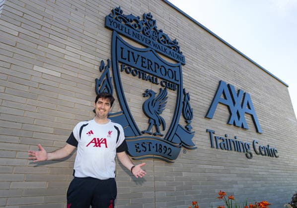 Football - Liverpool s new head coach Andoni Iraola KIRKBY, ENGLAND - Thursday, May 14, 2026: Liverpool s head coach Andoni Iraola poses for an official photocall ahead of his first press conference, PK, Pressekonferenz at the AXA Training Centre. (Photo by David Rawcliffe Propaganda) KIRKBY AXA Training Centre MERSEYSIDE ENGLAND  Copyright: xDavidxRawcliffex P2026-07-13-Liverpool_Andoni_Iraola-14