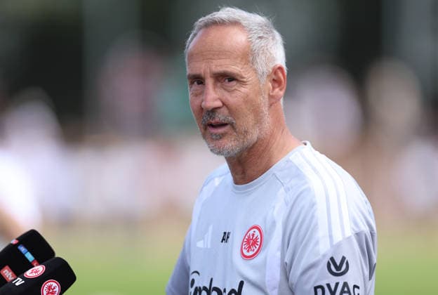 13.07.2026, Fussball Training, Eintracht Frankfurt, v.l., Trainer Adi Hütter (Eintracht Frankfurt) DFL DFB REGULATIONS PROHIBIT ANY USE OF PHOTOGRAPHS AS IMAGE SEQUENCES AND OR QUASI-VIDEO. xdcx *** July 13, 2026, Soccer Practice, Eintracht Frankfurt, from left, Coach Adi Hütter, Eintracht Frankfurt. DFL and DFB regulations prohibit any use of photographs as image sequences and or quasi-video. xdcx Copyright: HMBxMedia Claus