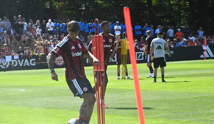 13.07.2026 xhpx Frankfurt am Main, Deutsche Bank Park Bundesliga Saison 2025 2026 Eintracht Frankfurt Training Robin Koch (4, Eintracht Frankfurt) DFL DFB REGULATIONS PROHIBIT ANY USE OF PHOTOGRAPHS AS IMAGE SEQUENCES AND OR QUASI-VIDEO. *** July 13, 2026 xhpx Frankfurt am Main, Deutsche Bank Park Bundesliga Season 2025–2026 Eintracht Frankfurt Training Robin Koch 4, Eintracht Frankfurt: DFL and DFB regulations prohibit any use of photographs as image sequences and or quasi-video