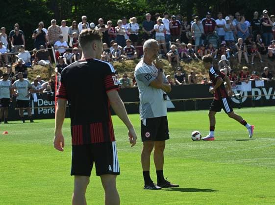 13.07.2026 xhpx Frankfurt am Main, Deutsche Bank Park Bundesliga Saison 2025 2026 Eintracht Frankfurt Training Grosse Zuschauer Fan Kulisse davor Cheftrainer Adi Hütter Eintracht Frankfurt DFL DFB REGULATIONS PROHIBIT ANY USE OF PHOTOGRAPHS AS IMAGE SEQUENCES AND OR QUASI-VIDEO. *** July 13, 2026 xhpx Frankfurt am Main, Deutsche Bank Park, Bundesliga Season 2025–2026, Eintracht Frankfurt training, large crowd of fans in the background, head coach Adi Hütter, Eintracht Frankfurt, DFL, DFB. REGULATIONS PROHIBIT ANY USE OF PHOTOGRAPHS AS IMAGE SEQUENCES AND OR QUASI-VIDEO