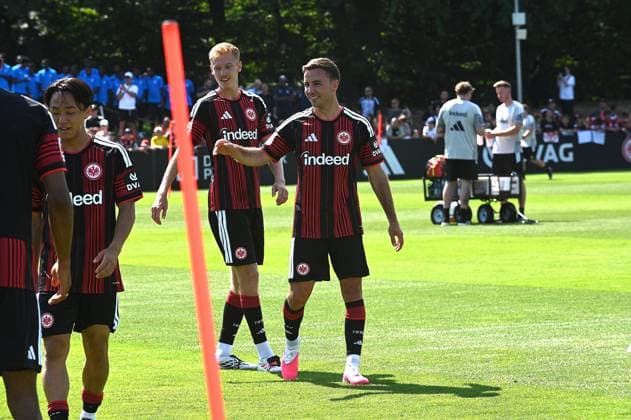 13.07.2026 xhpx Frankfurt am Main, Deutsche Bank Park Bundesliga Saison 2025 2026 Eintracht Frankfurt Training gut gelaunt Mario Götze (27, Eintracht Frankfurt) DFL DFB REGULATIONS PROHIBIT ANY USE OF PHOTOGRAPHS AS IMAGE SEQUENCES AND OR QUASI-VIDEO. *** July 13, 2026, Frankfurt am Main, Deutsche Bank Park, Bundesliga Season 2025–2026, Eintracht Frankfurt Training, Mario Götze (27) in good spirits, Eintracht Frankfurt: DFL and DFB regulations prohibit any use of photographs as image sequences and or quasi-video