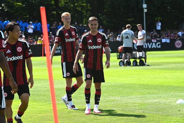 13.07.2026 xhpx Frankfurt am Main, Deutsche Bank Park Bundesliga Saison 2025 2026 Eintracht Frankfurt Training gut gelaunt Mario Götze (27, Eintracht Frankfurt) DFL DFB REGULATIONS PROHIBIT ANY USE OF PHOTOGRAPHS AS IMAGE SEQUENCES AND OR QUASI-VIDEO. *** July 13, 2026, Frankfurt am Main, Deutsche Bank Park, Bundesliga Season 2025–2026, Eintracht Frankfurt Training, Mario Götze (27) in good spirits, Eintracht Frankfurt: DFL and DFB regulations prohibit any use of photographs as image sequences and or quasi-video
