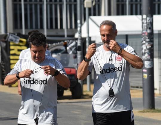 13.07.2026 xhpx Frankfurt am Main, Deutsche Bank Park Bundesliga Saison 2025 2026 Eintracht Frankfurt Training Co-Trainer Christian Peintinger (Eintracht Frankfurt) und Cheftrainer Adi Hütter Eintracht Frankfurt hängen sich die Pfeifen um DFL DFB REGULATIONS PROHIBIT ANY USE OF PHOTOGRAPHS AS IMAGE SEQUENCES AND OR QUASI-VIDEO. *** July 13, 2026 xhpx Frankfurt am Main, Deutsche Bank Park, Bundesliga Season 2025–2026: Eintracht Frankfurt training—assistant coach Christian Peintinger and head coach Adi Hütter of Eintracht Frankfurt put on their whistles. DFL and DFB regulations prohibit any use of photographs as image sequences and OR QUASI-VIDEO