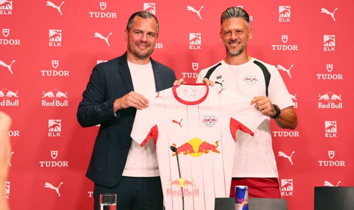 RB Leipzig Ð Pressekonferenz Bundesliga Leipzig, 13.07.2026, Red Bull Akademie, Fussball, 1.Bundesliga, RB Leipzig , Pressekonferenz , Vorstellung des neuen Trainers Chefcoaches Martin Demichelis , Im Bild: Marcel Schäfer (RB Geschäftsführer , Trainer Martin Demichelis , Nur zur redaktionellen Nutzung. Only editorial use. , *** RB Leipzig – Bundesliga Press Conference, Leipzig, July 13, 2026, Red Bull Academy, Soccer, Bundesliga 1, RB Leipzig, Press Conference, Introduction of the new head coach Martin Demichelis, Pictured: Marcel Schäfer, RB Managing Director of Sports, Coach Martin Demichelis, For editorial use only, Picture Point