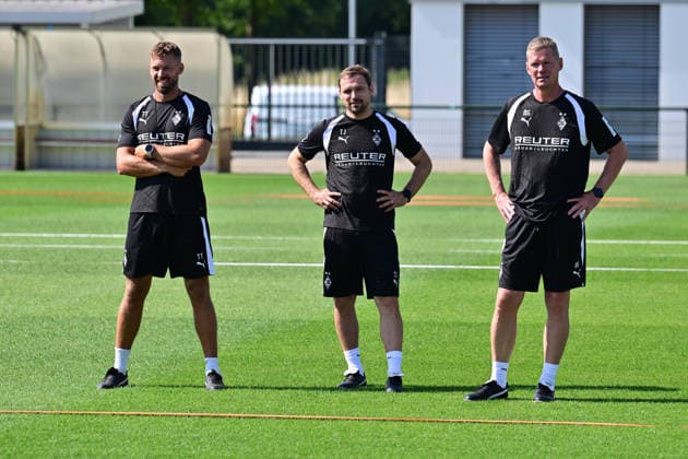 13.07.2026; Moenchengladbach; Fussball, Herren, Saison 2026 2027, Training Borussia Moenchengladbach v. li. Tobias Trulsen (Co-Trainer Gladbach), Tony Jantschke (Assistenztrainer Gladbach), Markus Gellhaus (Co-Trainer Gladbach) DFL regulations prohibit any use of photographs as image sequences and or quasi-video. ista-Borussia-Park NRW Deutschland *** July 13, 2026, Mönchengladbach Soccer, Men s, 2026–2027 season, Borussia Mönchengladbach training: (from left) Tobias Trulsen, assistant coach of Gladbach; Tony Jantschke, assistant coach of Gladbach; Markus Gellhaus, assistant coach of Gladbach. DFL regulations prohibit any use of photographs as image sequences and or quasi-video content at Borussia Park, NRW, Germany