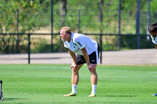 13.07.2026; Moenchengladbach; Fussball, Herren, Saison 2026 2027, Training Borussia Moenchengladbach Ziemlich Fertig nach intensiver Laufeinheit; Isac Lidberg (Gladbach) DFL regulations prohibit any use of photographs as image sequences and or quasi-video. ista-Borussia-Park NRW Deutschland *** July 13, 2026, Mönchengladbach Soccer, Men s, 2026–2027 season, Borussia Mönchengladbach training: Isac Lidberg looks pretty exhausted after an intense running session. Borussia Park, NRW, Germany. DFL regulations prohibit any use of photographs as image sequences and or quasi-video content.