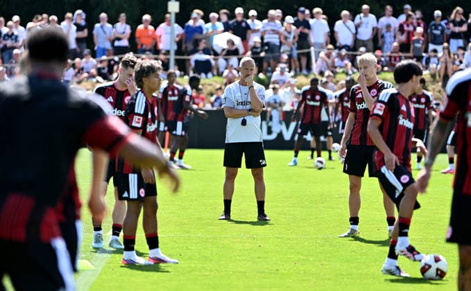 13.07.2026, xfux, Fussball 1.Bundesliga, Eintracht Frankfurt - Trainingsstart Saison 2026 2027, v.l. Trainer Adolf Adi Hütter Huetter (Eintracht Frankfurt) zautz (DFL DFB REGULATIONS PROHIBIT ANY USE OF PHOTOGRAPHS as IMAGE SEQUENCES and or QUASI-VIDEO) Frankfurt am Main *** July 13, 2026, xfux, Soccer, Bundesliga 1, Eintracht Frankfurt Starts Training for the 2026–2027 Season, from left: Coach Adolf Adi Hütter, Eintracht Frankfurt. Note: DFL and DFB regulations prohibit any use of photographs as image sequences and or quasi-video. Frankfurt am Main