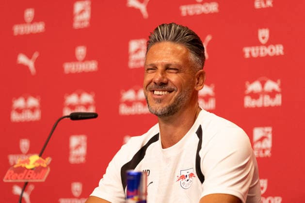 GER, Leipzig, Fussball, Pressekonferenz, offizielle Vorstellung des neuen Cheftrainers Martin Demichelis bei RB Leipzig im Bild v.l.: Martin Demichelis (Cheftrainer RB Leipzig), lachend, emotional nach Frage zu den privaten Umstaenden und der eigenen Familie 13.07.2026, RB Leipzig Trainingsakademie Cottaweg Leipzig DFL DFB REGULATIONS PROHIBIT ANY USE OF PHOTOGRAPHS AS IMAGE SEQUENCES AND OR QUASI-VIDEO, *** GER, Leipzig, Soccer, Press Conference, official introduction of new head coach Martin Demichelis at RB Leipzig; pictured from left: Martin Demichelis, head coach of RB Leipzig, smiling and emotional after a question about his personal circumstances and his family, July 13, 2026, RB Leipzig Training Academy, Cottaweg, Leipzig. DFL and DFB regulations prohibit any use of photographs as image sequences and or quasi-video, Copyright: HMBxMedia PaulxFritz