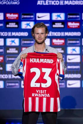 Morten Hjulmand unveiling as new player of Atletico de Madrid Morten Hjulmand poses for a photo showing the club shirt during his unveiling as new player of Atletico de Madrid at Estadio Riyadh Air Metropolitano on July 13, 2026 in Madrid, Spain. Madrid Estadio Riyadh Air Metropolitano Madrid Spain Copyright: xAlbertoxGardinx AGardin_20260713_Foot_Atl_Morten Hjulmand_0089