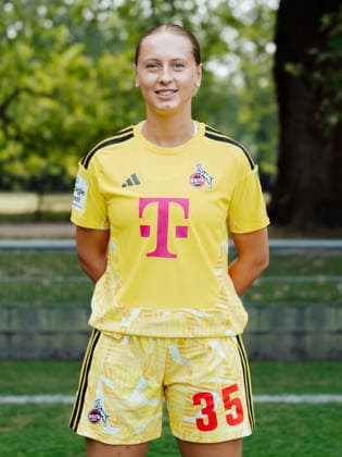 Pauline Nelles; 1.FC Köln; 1.BL Frauen, Porträttermin 2026 2027, Pauline Nelles; 1.FC Köln; 1.BL Women, portrait appointment 2026 2027, Cologne Geissbockheim NRW Germany