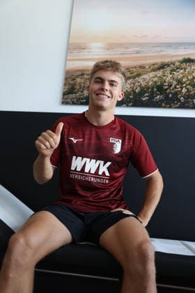 13.07.2026, GER, Fussball, Herren, FC Augsburg, Bundesliga, Unterschrift, Trainer, FCA, Hennes Behrens, Neuzugang Hennes Behrens Augsburg *** July 13, 2026, GER, Soccer, Men s, FC Augsburg, Bundesliga, Signing, Coach, FCA, Hennes Behrens, New Signing Hennes Behrens Augsburg