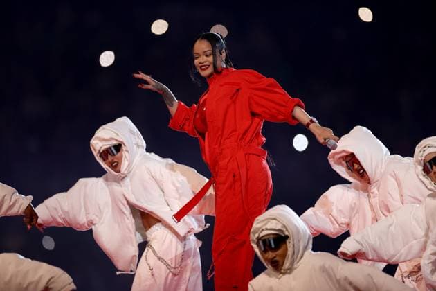USA AMERICAN FOOTBALL SUPER BOWL LVII Super Bowl LVII Kansas City Chiefs at Philadelphia Eagles epa10464310 Barbadian singer Rihanna performs during halftime of Super Bowl LVII between the AFC champion Kansas City Chiefs and the NFC champion Philadelphia Eagles at State Farm Stadium in Glendale, Arizona, 12 February 2023. The annual Super Bowl is the Championship game of the NFL, American Football Herren, USA between the AFC Champion and the NFC Champion and has been held every year since January of 1967. GLENDALE United States  Copyright: xCAROLINExBREHMANx