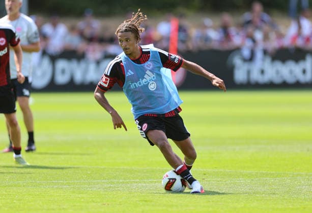 13.07.2026, Fussball Training, Eintracht Frankfurt, v.l., Jean-Matteo Bahoya (Eintracht Frankfurt) DFL DFB REGULATIONS PROHIBIT ANY USE OF PHOTOGRAPHS AS IMAGE SEQUENCES AND OR QUASI-VIDEO. xdcx Copyright: HMBxMedia Claus