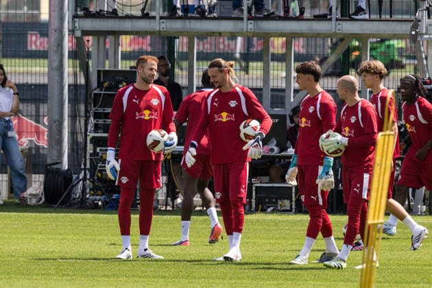 13.07.2026, GER, Öffentliches Training, Saison 2026 2027), RB Leipzig PÃ ter Gulacsi Peter Gulacsi (RB Leipzig 1), Maarten Vandevoordt (RB Leipzig 26), Leopold Zingerle (RB Leipzig 25) *** July 13, 2026, GER, Open Practice, 2026–2027 Season, RB Leipzig PÃ ter Gulacsi Peter Gulacsi RB Leipzig 1, Maarten Vandevoordt RB Leipzig 26, Leopold Zingerle RB Leipzig 25 nordphotoxGmbHx xTrienitz nph00051