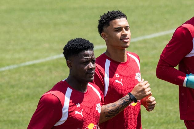 13.07.2026, GER, Öffentliches Training, Saison 2026 2027), RB Leipzig Suleman Sani (RB Leipzig 18), Ayodele Thomas (RB Leipzig 21) *** July 13, 2026, GER, Open Practice, 2026–2027 Season, RB Leipzig Suleman Sani RB Leipzig 18, Ayodele Thomas RB Leipzig 21 nordphotoxGmbHx xTrienitz nph00051