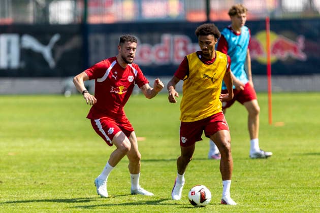 GER, Leipzig, Fussball, Pressekonferenz, Trainingsstart, medienoeffentliches Training im Bild v.l.: Romulo Cardoso (RB Leipzig 40), Tidiam Gomis (RB Leipzig 27), Zweikampf 13.07.2026, RB Leipzig Trainingsakademie Cottaweg Leipzig DFL DFB REGULATIONS PROHIBIT ANY USE OF PHOTOGRAPHS AS IMAGE SEQUENCES AND OR QUASI-VIDEO, *** GER, Leipzig, Soccer, Press Conference, Start of Training, Open Training Session (Pictured, from left): Romulo Cardoso (RB Leipzig 40), Tidiam Gomis (RB Leipzig 27), Tackle, July 13, 2026, RB Leipzig Training Academy, Cottaweg, Leipzig; DFL and DFB regulations prohibit any use of photographs as image sequences and or quasi-video, Copyright: HMBxMedia PaulxFritz