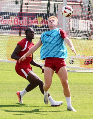 RB Leipzig Ð Trainingsstart Bundesliga Leipzig, 13.07.2026, Red Bull Akademie, Fussball, 1.Bundesliga, RB Leipzig , Pressekonferenz , Auftaktraining für die neue Spielzeit 2026 2027 , Im Bild: Castello Lukeba, Conrad Harder , Nur zur redaktionellen Nutzung. Only editorial use. , *** RB Leipzig – Start of Bundesliga Training, Leipzig, July 13, 2026, Red Bull Academy, Soccer, Bundesliga 1, RB Leipzig, Press Conference, First training session for the new 2026–2027 season, Pictured: Castello Lukeba, Conrad Harder, For editorial use only, Picture Point
