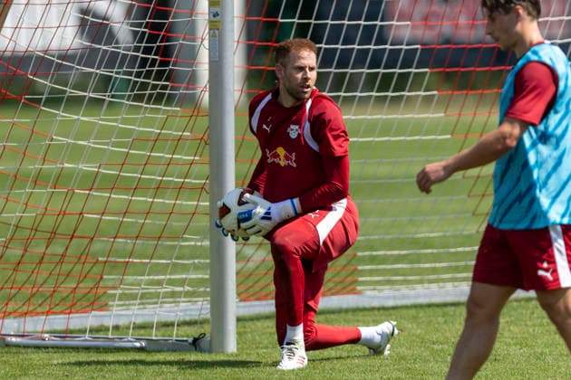GER, Leipzig, Fussball, Pressekonferenz, Trainingsstart, medienoeffentliches Training im Bild v.l.: Peter Gulacsi (RB Leipzig 01), Aktion mit Ball 13.07.2026, RB Leipzig Trainingsakademie Cottaweg Leipzig DFL DFB REGULATIONS PROHIBIT ANY USE OF PHOTOGRAPHS AS IMAGE SEQUENCES AND OR QUASI-VIDEO, *** GER, Leipzig, Soccer, Press Conference, Start of Training, Media-Open Training Session (Pictured, from left): Peter Gulacsi, RB Leipzig 01, in action with the ball, July 13, 2026, RB Leipzig Training Academy, Cottaweg, Leipzig; DFL, DFB regulations prohibit any use of photographs as image sequences and or quasi-video, Copyright: HMBxMedia PaulxFritz