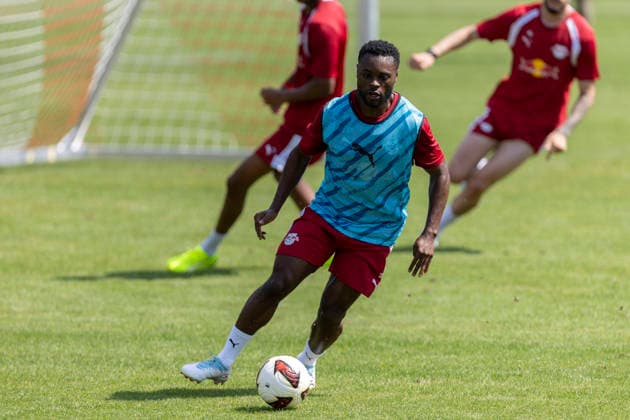 GER, Leipzig, Fussball, Pressekonferenz, Trainingsstart, medienoeffentliches Training im Bild v.l.: Ridle Baku (RB Leipzig 17), Aktion mit Ball 13.07.2026, RB Leipzig Trainingsakademie Cottaweg Leipzig DFL DFB REGULATIONS PROHIBIT ANY USE OF PHOTOGRAPHS AS IMAGE SEQUENCES AND OR QUASI-VIDEO, *** GER, Leipzig, Soccer, Press Conference, Start of Training, Media-Open Training Session (Pictured, from left: Ridle Baku, RB Leipzig 17, in action with the ball, July 13, 2026), RB Leipzig Training Academy, Cottaweg, Leipzig; DFL, DFB regulations prohibit any use of photographs as image sequences and or quasi-video, Copyright: HMBxMedia PaulxFritz