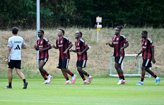 13.07.2026, xfux, Fussball 1.Bundesliga, Eintracht Frankfurt - Trainingsstart Saison 2026 2027, v.l. Junior Dina Ebimbe (Eintracht Frankfurt), Jessic Ngankam (Eintracht Frankfurt), Junior Dina Ebimbe (Eintracht Frankfurt), Michy Batshuayi (Eintracht Frankfurt), Niels Nkounkou (Eintracht Frankfurt) (DFL DFB REGULATIONS PROHIBIT ANY USE OF PHOTOGRAPHS as IMAGE SEQUENCES and or QUASI-VIDEO) Frankfurt am Main *** July 13, 2026, xfux, Soccer, Bundesliga 1, Eintracht Frankfurt Starts Training for the 2026–2027 Season, from left: Junior Dina Ebimbe, Eintracht Frankfurt, Jessic Ngankam, Eintracht Frankfurt; Junior Dina Ebimbe, Eintracht Frankfurt; Michy Batshuayi, Eintracht Frankfurt; Niels Nkounkou, Eintracht Frankfurt. DFL and DFB regulations prohibit any use of photographs as image sequences and or quasi-video. Frankfurt am Main