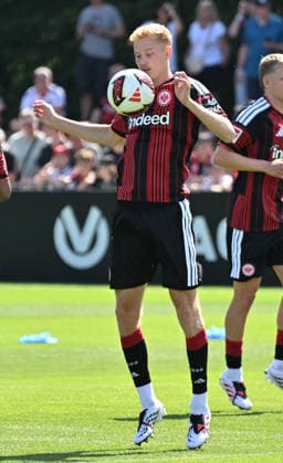 13.07.2026, xjhx, Fussball 1.Bundesliga, Eintracht Frankfurt Trainingsauftakt - Saison 2026 27 v.l. Hugo Larsson (Eintracht Frankfurt) (DFL DFB REGULATIONS PROHIBIT ANY USE OF PHOTOGRAPHS as IMAGE SEQUENCES and or QUASI-VIDEO) Frankfurt am Main *** July 13, 2026, xjhx, Soccer, Bundesliga 1, Eintracht Frankfurt Starts Training for the 2026–27 Season, photo by Hugo Larsson, Eintracht Frankfurt, DFL, DFB. REGULATIONS PROHIBIT ANY USE OF PHOTOGRAPHS AS IMAGE SEQUENCES AND OR QUASI-VIDEO. Frankfurt am Main