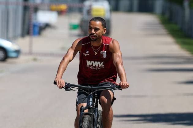 Die Mannschaft kommt zum Training, Alexis Claude-Maurice 20 (FC Augsburg), Training FC Augsburg, Fussball, 1. Bundesliga, Saison 2026 27, 13.07.2026 Augsburg Bayern Deutschland *** The team arrives for practice, Alexis Claude Maurice 20 FC Augsburg, FC Augsburg practice, soccer, Bundesliga 1, 2026–27 season, July 13, 2026, Augsburg, Bavaria, Germany Copyright: xkolbert-press ChristianxKolbertx