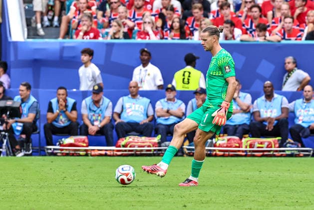 July 11, 2026, Miami Gardens, Florida, USA: Orjan Nyland 1 of Norway passes a ball during a FIFA World Cup, WM, Weltmeisterschaft, Fussball 2026 Quarter-Final match - between Norway and England. Miami Gardens USA - ZUMAa257 20260711_zsp_a257_057 Copyright: xChrisxArjoonx