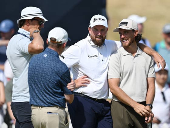 Shane Lowry (IRE) and Tommy Fleetwood (ENG) embrace on the Putting Green 154th Open Golf Championships, Royal Birkdale, Southport, UK - 13 Jul 2026Southport Royal Birkdale United Kingdom  Copyright: xGreigxCowie Shutterstockx 16988288cb