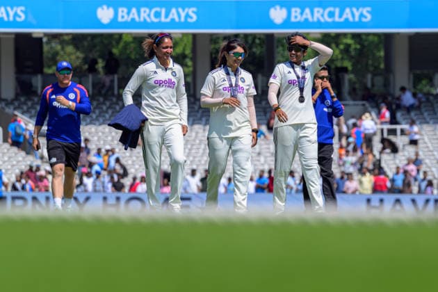 LONDON, ENGLAND JULY 13 - Harmanpreet Kaur of India, Harleen Deol of India and Sree Charani of India after winning One Off Test match against England after Day 4 of the Rothesay Test Match game between England and India at Lord s Cricket Ground on July 13, 2026 in London , England . (Photo by Keeran Marquis Sports Press Photo)  Copyright: xKeeranxMarquis SPPx Sportspressphoto_SPR190300