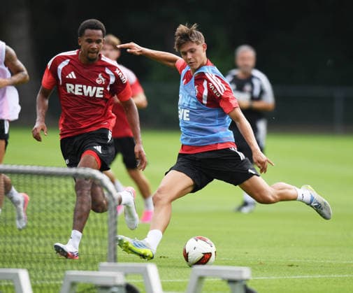 13.07.2026, xophax, Fussball 1.Bundesliga, 1.FC Koeln , Trainingsauftakt am Geissbockheim. Youssoupha Niang , links und Jonatha Friemel , rechts ( beide 1.FC Köln ) Koeln *** July 13, 2026, xophax, Soccer, Bundesliga 1, 1. FC Köln, Start of training at Geissbockheim: Youssoupha Niang (left) and Jonatha Friemel (right), both of 1. FC Köln