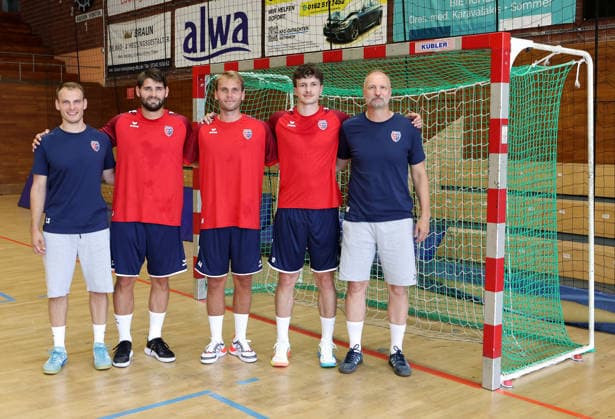 Bietigheim, Handball SG BBM Bietigheim Trainingsauftakt, Neuzugänge, v.l. Athletiktrainer Lando Schwekendiek, Marcus Norrbrink, Mathias Larson, Jonas Josef, Trainer Hartmut Mayerhoffer *** Bietigheim, Handball SG BBM Bietigheim: Start of Training, New Signings, from left: Strength and Conditioning Coach Lando Schwekendiek, Marcus Norrbrink, Mathias Larson, Jonas Josef, Head Coach Hartmut Mayerhoffer