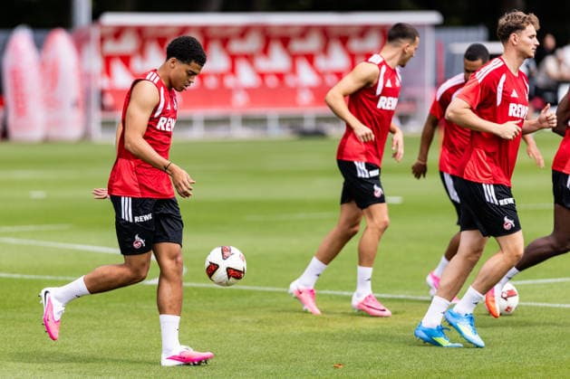 COLOGNE, GERMANY - JULY 13: Jahmai Simpson-Pusey (1. FC Koeln, 22) playing with a ball while running during the first training session of season 2026 27 at Geissbockheim on July 13, 2026 in Cologne, Germany. North Rhine Westphalia Germany Copyright: xSteffiexWunderlx