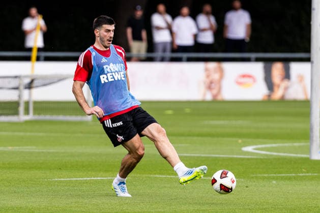 COLOGNE, GERMANY - JULY 13: Luka Lochoshvili (1. FC Koeln, 24) controls the ball during the first training session of season 2026 27 at Geissbockheim on July 13, 2026 in Cologne, Germany. North Rhine Westphalia Germany Copyright: xSteffiexWunderlx