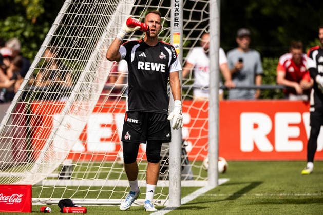 COLOGNE, GERMANY - JULY 13: Marvin Schwaebe (Schwäbe, Schwabe, 1. FC Koeln, 1) drinking water during the first training session of season 2026 27 at Geissbockheim on July 13, 2026 in Cologne, Germany. North Rhine Westphalia Germany Copyright: xSteffiexWunderlx
