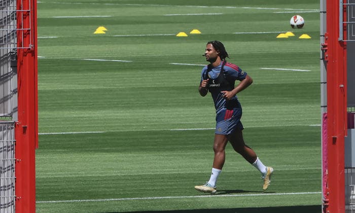 13.07.2026, FC Bayern Training , Saebenerstrasse Muenchen, Fussball, im Bild: Serge Gnabry (FC Bayern Muenchen) *** July 13, 2026, FC Bayern Training, Saebenerstrasse, Munich, Soccer, Sports, Pictured: Serge Gnabry, FC Bayern Munich