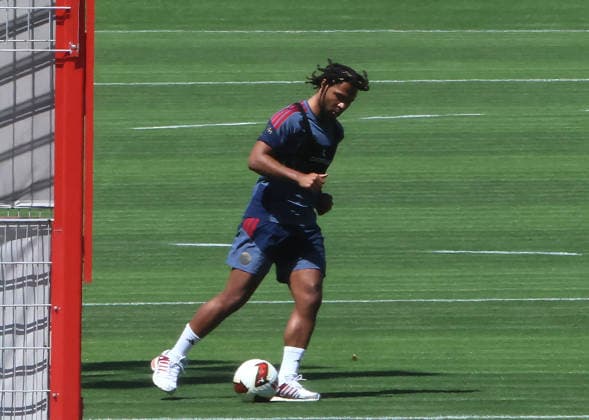 13.07.2026, FC Bayern Training , Saebenerstrasse Muenchen, Fussball, im Bild: Serge Gnabry (FC Bayern Muenchen) am Ball *** July 13, 2026, FC Bayern Training, Saebenerstrasse, Munich, Soccer, Sports, Pictured: Serge Gnabry of FC Bayern Munich with the ball