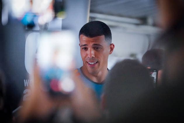 USA: Fußball FIFA World Cup, WM, Weltmeisterschaft, Fussball 2026, WM, Weltmeisterschaft, Halbfinale, Matchday -1, Media Opportunity der spanischen Nationalmannschaft vor dem Halbfinalspiel gegen Frankreich in Dallas, Texas im Mittelpunkt: Pedro Porro (Spanien) während der Interviews mit Medienvertretern. *** USA Soccer FIFA World Cup 2026, World Cup, World Championship, Semifinals, Matchday 1, Media opportunity for the Spanish national team ahead of the semifinal match against France in Dallas, Texas; Pedro Porro of Spain takes center stage during interviews with media representatives Copyright: xJOERANxSTEINSIEKx