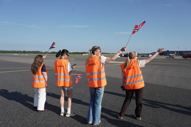 Fotball VM 2026 Gardermoen 20260713. Ground crew preparing to welcome the national football team that lands at Oslo Airport on Monday evening. Photo: Jan Langhaug NTB Gardermoen Norge EDITORIAL USE ONLY. RESTRICTED USE FOR BETTING COMPANIES Ref:_SPODFlquYmErSc.jpg *** 2026 World Cup Gardermoen 20260713 Ground crew preparing to welcome the national soccer team as it lands at Oslo Airport on Monday evening. Photo: Jan Langhaug, NTB, Gardermoen, Norway. EDITORIAL USE ONLY. RESTRICTED USE FOR BETTING COMPANIES.  Copyright: xJanxLanghaugx xNTBx