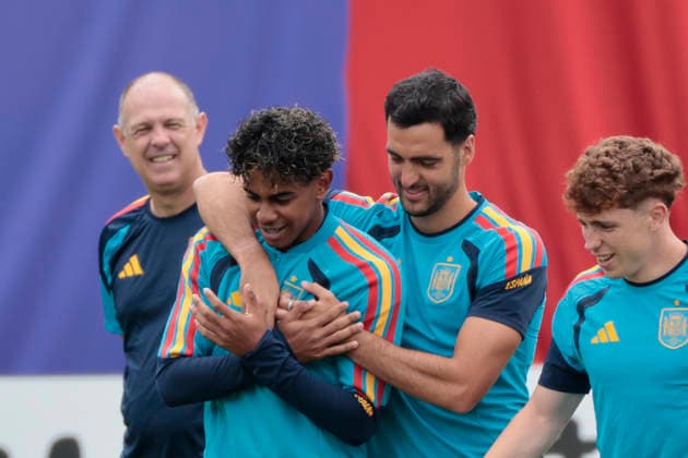 Spanish national team, Nationalteam players Lamine Yamal (L) and Mikel Merino during a training session at the Cotton Bowl Stadium in Dallas, US, 13 July 2026, on the eve of the World Cup semifinal against France. Spanish national team training session in Dallas !ACHTUNG: NUR REDAKTIONELLE NUTZUNG!  Copyright: xLavandeiraxjrx GRAF5919 20260713-55020883832_1