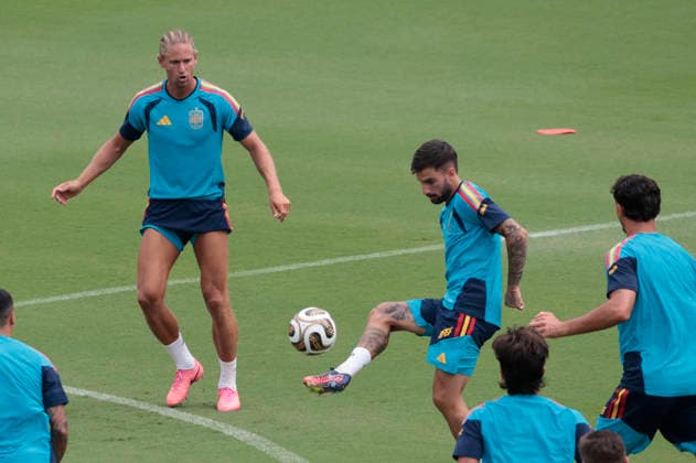 Spanish national team, Nationalteam player Alex Baena (2R) during a training session at the Cotton Bowl Stadium in Dallas, US, 13 July 2026, on the eve of the World Cup semifinal against France. Spanish national team training session in Dallas !ACHTUNG: NUR REDAKTIONELLE NUTZUNG!  Copyright: xLavandeiraxjrx GRAF5958 20260713-55020884062_1