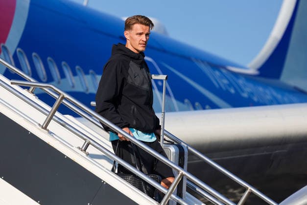 Fotball VM 2026 Gardermoen 20260713. Erling Braut Haaland gets off the plane after the national football team landed at Oslo Airport on Monday evening. Photo: Jan Langhaug NTB Gardermoen Norge EDITORIAL USE ONLY. RESTRICTED USE FOR BETTING COMPANIES Ref:_SPOFbmYGlQIMK8.jpg *** 2026 World Cup Gardermoen 20260713 Erling Braut Haaland gets off the plane after the national soccer team landed at Oslo Airport on Monday evening. Photo: Jan Langhaug, NTB, Gardermoen, Norway. EDITORIAL USE ONLY. RESTRICTED USE FOR BETTING COMPANIES.  Copyright: xJanxLanghaugx xNTBx