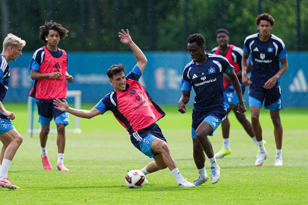 Nicolas Capaldo (Hamburger SV, 24), Albert Sambi Lokonga (Hamburger SV, 06) GER, Training Hamburger SV, Fussball, 1. Bundesliga, Saison 2026 2027, 13.07.2026 GER, Training Hamburger SV, Fussball, 1. Bundesliga, Saison 2026 2027, 13.07.2026 Hamburg *** Nicolas Capaldo, Hamburger SV, 24, Albert Sambi Lokonga, Hamburger SV, 06 GER, Hamburger SV practice, soccer, Bundesliga 1, 2026–2027 season, July 13, 2026 GER, Hamburg SV training, soccer, Bundesliga 1, 2026–2027 season, July 13, 2026 Hamburg Copyright: xEibner-Pressefoto MarcelxvonxFehrnx EP_MFN