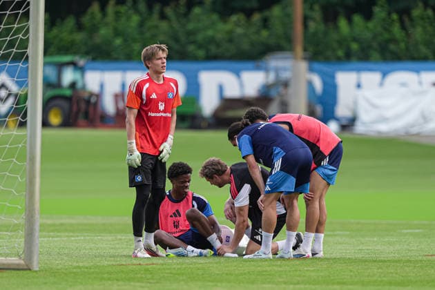 Verletzung Warmed Omari (Hamburger SV, 17) GER, Training Hamburger SV, Fussball, 1. Bundesliga, Saison 2026 2027, 13.07.2026 GER, Training Hamburger SV, Fussball, 1. Bundesliga, Saison 2026 2027, 13.07.2026 Hamburg *** Injury: Warmed Omari, Hamburger SV, July 17, Germany, Hamburger SV Training, Soccer, Bundesliga 1, 2026–2027 Season, July 13, 2026 GER, Hamburger SV Training, Soccer, Bundesliga 1, 2026–2027 Season, July 13, 2026 Hamburg Copyright: xEibner-Pressefoto MarcelxvonxFehrnx EP_MFN