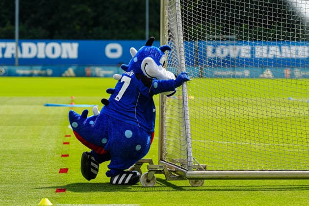 Dino Hermann (Hamburger SV, Maskottchen) GER, Training Hamburger SV, Fussball, 1. Bundesliga, Saison 2026 2027, 13.07.2026 GER, Training Hamburger SV, Fussball, 1. Bundesliga, Saison 2026 2027, 13.07.2026 Hamburg *** Dino Hermann, Hamburger SV, Mascot (GER), Hamburger SV Training, Soccer, Bundesliga 1, 2026–2027 Season, July 13, 2026 (GER), Hamburger SV Training, Soccer, Bundesliga 1, 2026–2027 Season, July 13, 2026, Hamburg Copyright: xEibner-Pressefoto MarcelxvonxFehrnx EP_MFN