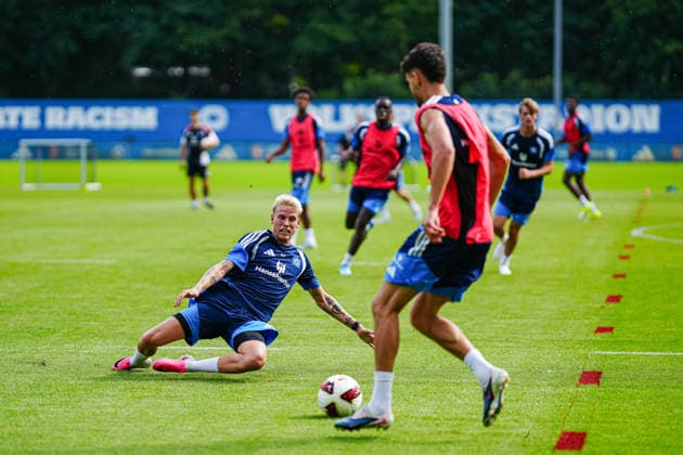 Albert Gronbaek (Hamburger SV, 11), Daniel Elfadli (Hamburger SV, 08) GER, Training Hamburger SV, Fussball, 1. Bundesliga, Saison 2026 2027, 13.07.2026 GER, Training Hamburger SV, Fussball, 1. Bundesliga, Saison 2026 2027, 13.07.2026 Hamburg *** Albert Gronbaek, Hamburger SV, 11; Daniel Elfadli, Hamburger SV, 08 GER; Hamburger SV practice; soccer; Bundesliga 1; 2026–2027 season; July 13, 2026 GER, Training: Hamburger SV, Soccer, Bundesliga 1, 2026–2027 Season, July 13, 2026 Hamburg Copyright: xEibner-Pressefoto MarcelxvonxFehrnx EP_MFN