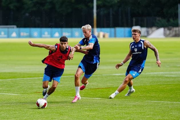 Daniel Elfadli (Hamburger SV, 08), Albert Gronbaek (Hamburger SV, 11), Nicolai Remberg (Hamburger SV, 21) GER, Training Hamburger SV, Fussball, 1. Bundesliga, Saison 2026 2027, 13.07.2026 GER, Training Hamburger SV, Fussball, 1. Bundesliga, Saison 2026 2027, 13.07.2026 Hamburg *** Daniel Elfadli, Hamburger SV, 08; Albert Gronbaek, Hamburger SV, 11; Nicolai Remberg, Hamburger SV, 21 (GER); Hamburger SV practice, soccer, Bundesliga 1, 2026–2027 season, July 13, 2026 GER, Hamburg SV training, soccer, Bundesliga 1, 2026–2027 season, July 13, 2026 Hamburg Copyright: xEibner-Pressefoto MarcelxvonxFehrnx EP_MFN